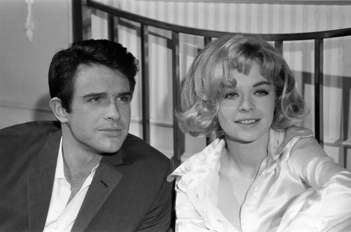 Framed Print : Susannah York and Warren Beatty on the set of Kaleidoscope Framed Print : Susannah York and Warren Beatty on the set of Kaleidoscope