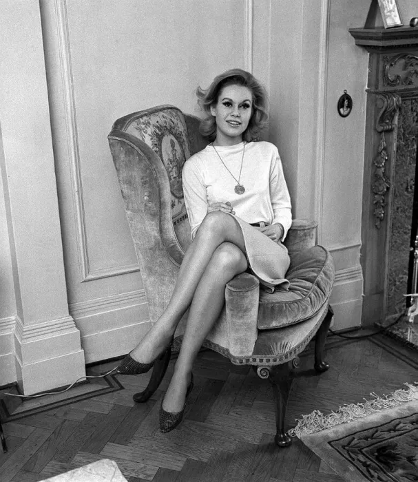 Framed Print : Suzanna Leigh actress daughter of a Mayfair property owner is shortly off to star in her Framed Print : Suzanna Leigh actress daughter of a Mayfair property owner is shortly off to star in her