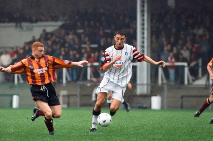 Framed Print : Swansea 2 - 0 Bradford, League Division Two match held at Vetch Field. 7th October 1995 Framed Print : Swansea 2 - 0 Bradford, League Division Two match held at Vetch Field. 7th October 1995