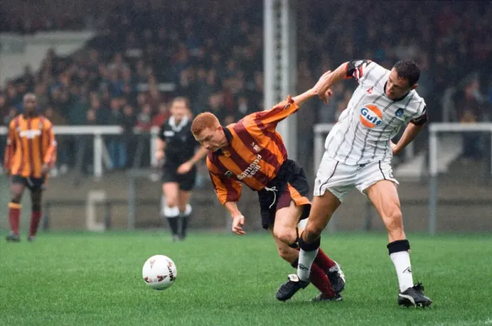 Framed Print : Swansea 2 - 0 Bradford, League Division Two match held at Vetch Field. 7th October 1995 Framed Print : Swansea 2 - 0 Bradford, League Division Two match held at Vetch Field. 7th October 1995