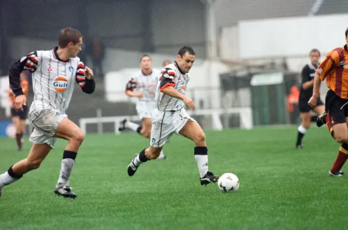 Framed Print : Swansea 2 - 0 Bradford, League Division Two match held at Vetch Field. 7th October 1995