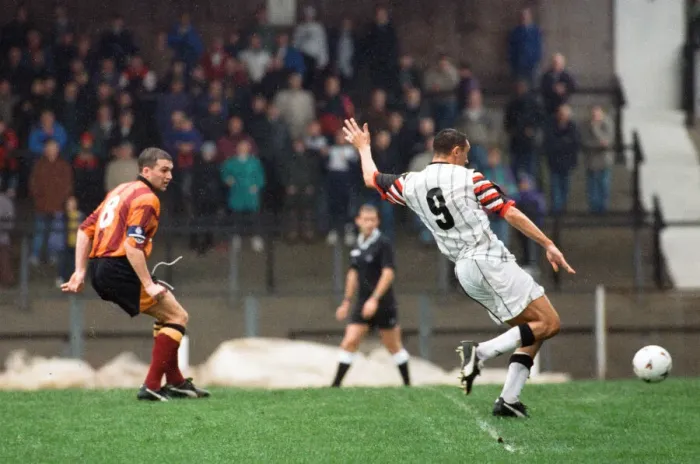 Framed Print : Swansea 2 - 0 Bradford, League Division Two match held at Vetch Field. 7th October 1995 Framed Print : Swansea 2 - 0 Bradford, League Division Two match held at Vetch Field. 7th October 1995