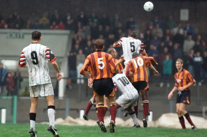 Framed Print : Swansea 2 - 0 Bradford, League Division Two match held at Vetch Field. 7th October 1995 Framed Print : Swansea 2 - 0 Bradford, League Division Two match held at Vetch Field. 7th October 1995