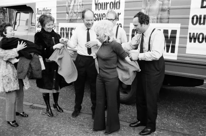 Framed Print : It was sweaters off for Barbara Windsor and members of Parliament outside the House of