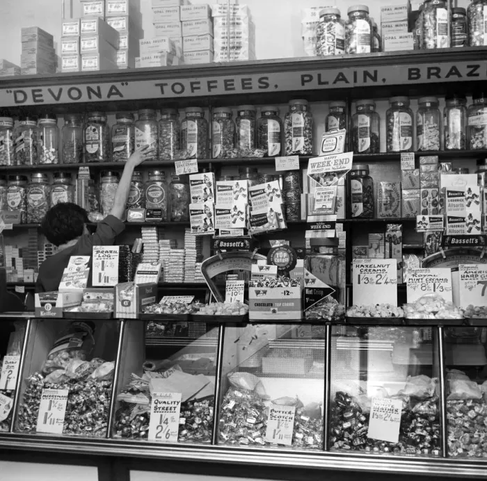 Framed Print : Sweetshops and shop assistants. 1960 A1204-009 Framed Print : Sweetshops and shop assistants. 1960 A1204-009