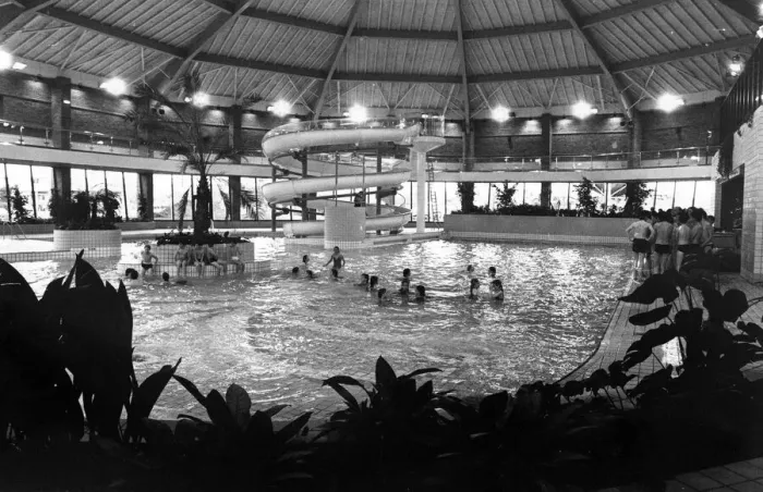 Framed Print : The swimming pool at Newports new leisure and entertainment complex