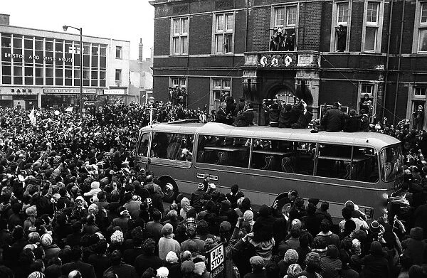 The Swindon team show off the League Cup trophy to large crowds of fans gathered