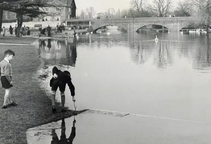 Framed Print : The swollen River Avon at Stratford with the water level with the lawns at the Stratford Framed Print : The swollen River Avon at Stratford with the water level with the lawns at the Stratford