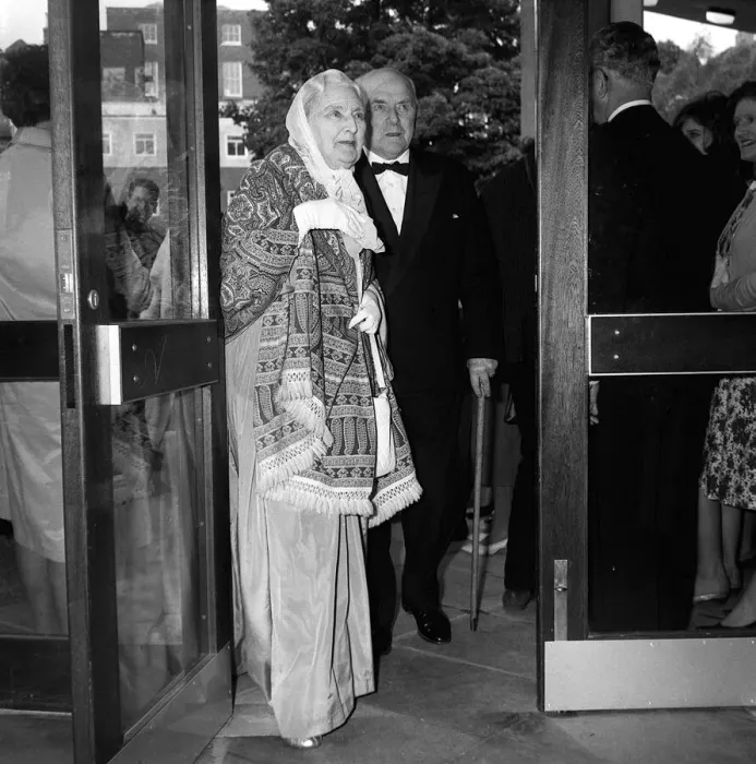 Framed Print : Sybil Thorndike & husband June 1965 at the opening of the Yvonne Arnaud theatre