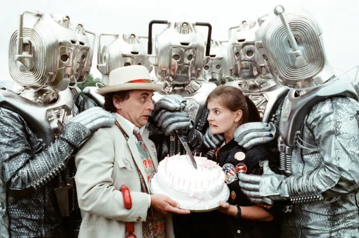 Framed Print : Sylvester McCoy as the Doctor and Sophie Aldred as Ace seen here on location near Arundel