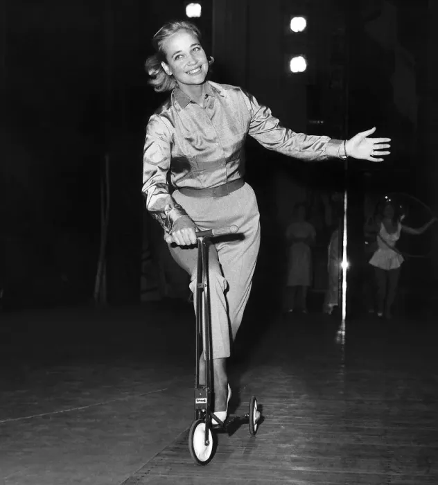 Framed Print : Sylvia Syms Actress on her little Scooter - July 1960 Framed Print : Sylvia Syms Actress on her little Scooter - July 1960