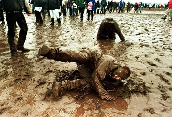 Framed Print : T in the Park Concert in Balado, Scotland July 1998 Festival goers covered in mud Framed Print : T in the Park Concert in Balado, Scotland July 1998 Festival goers covered in mud