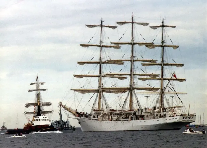 Framed Print : Tall Ships Race 1993. Dar Mlodziezy Framed Print : Tall Ships Race 1993. Dar Mlodziezy