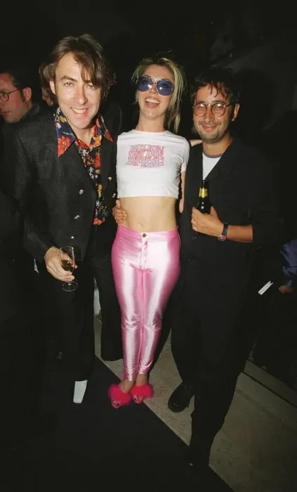 Framed Print : Tamara beckwith with jonathan ross tv presenter and david baddiel comedian at the after