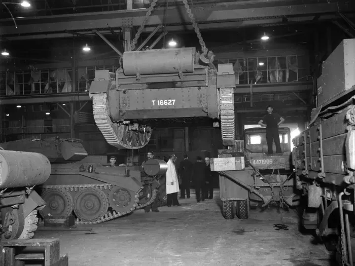 Framed Print : Tank Assembly at Longbridge plant, Birmingham, Circa 1941