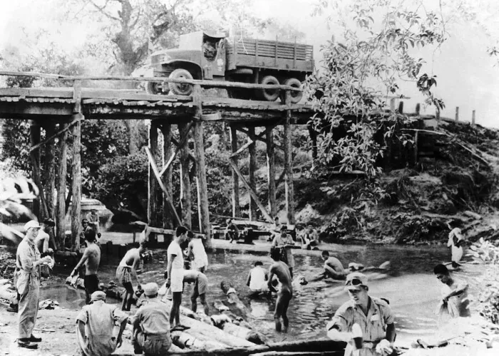 Framed Print : Tankmen of an Armoured Corps operating in the Bhamo area of North Burma take time out to Framed Print : Tankmen of an Armoured Corps operating in the Bhamo area of North Burma take time out to