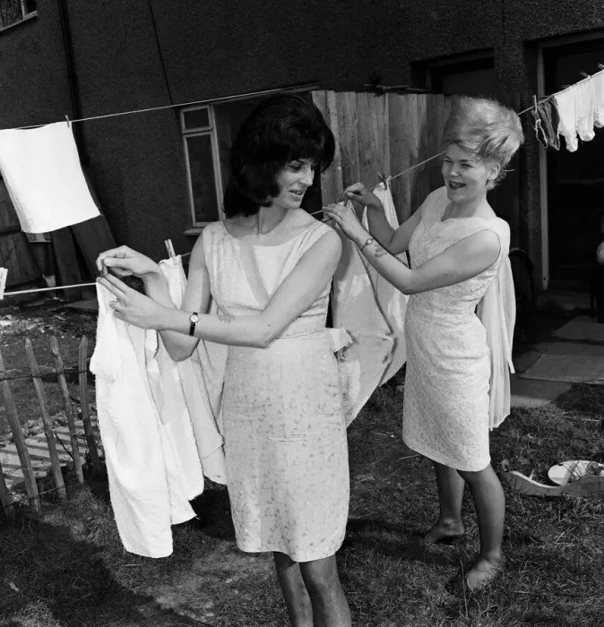 Framed Print : Tattooed housewives of Coventry. Mrs Dorothy Randall (left) and Mrs Christina O