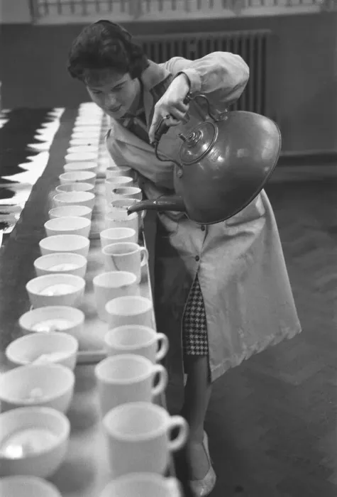 Framed Print : The tea taster at work. A sip, a quick taste and Mr Edward Pedvin, of Hollywood