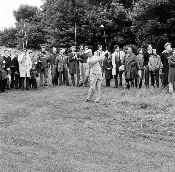 Framed Print : Teacher International Senior Professional Golf Championship at Wentworth, 12th July 1964