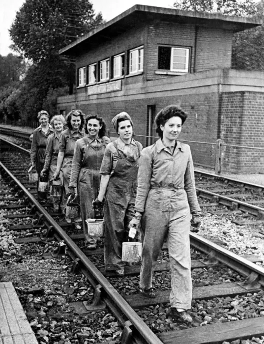 Framed Print : A team of girl painters employed by the Southern Division of the Southern Railway have