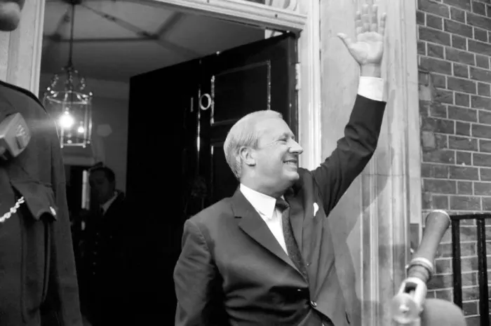 Framed Print : Ted Heath arrives at no 10. The new Prime Minister arriving at No 10 Downing Street for Framed Print : Ted Heath arrives at no 10. The new Prime Minister arriving at No 10 Downing Street for