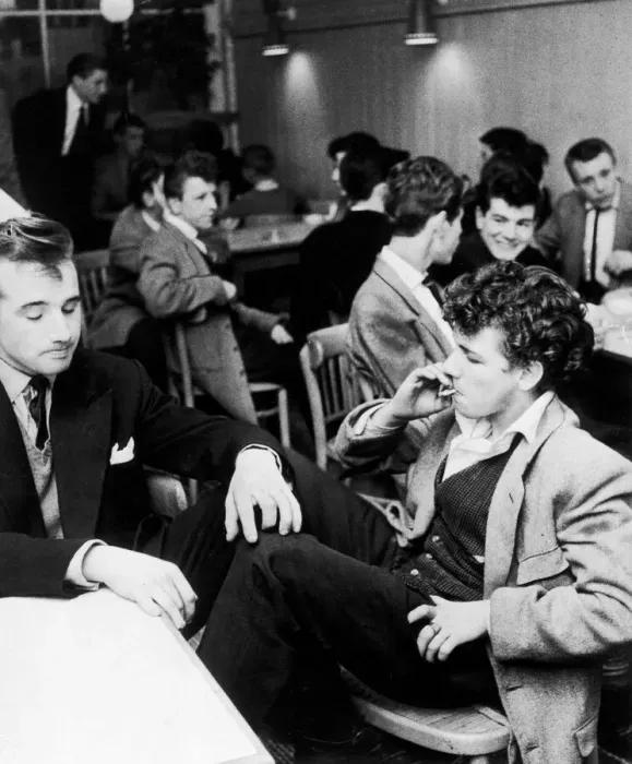 Framed Print : Teddy Boys seen here at the Thirteen Canteen, Elephant and Castle, London 4th July 1955 Framed Print : Teddy Boys seen here at the Thirteen Canteen, Elephant and Castle, London 4th July 1955