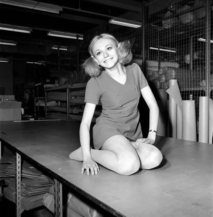 Framed Print : Teenager Penny Vancliff, a factory girl who wants to be a London model Framed Print : Teenager Penny Vancliff, a factory girl who wants to be a London model