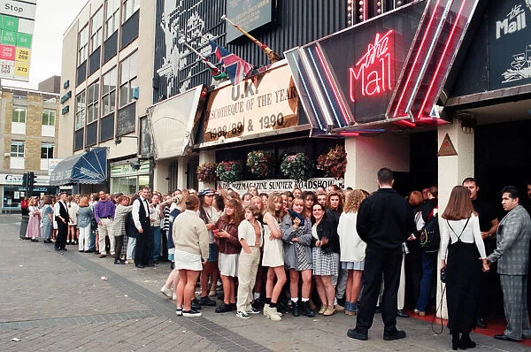 Teeny boppers concert at The Mall nightclub in Stockton. 30th August 1994