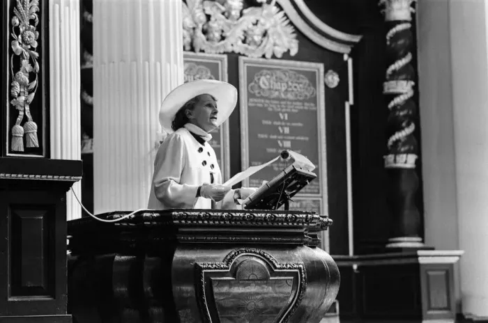 Framed Print : Television chef, Fanny Cradock, speaking from the pulpit, St Mary Woolnoth Church Framed Print : Television chef, Fanny Cradock, speaking from the pulpit, St Mary Woolnoth Church