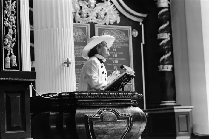 Framed Print : Television chef, Fanny Cradock, speaking from the pulpit, St Mary Woolnoth Church Framed Print : Television chef, Fanny Cradock, speaking from the pulpit, St Mary Woolnoth Church