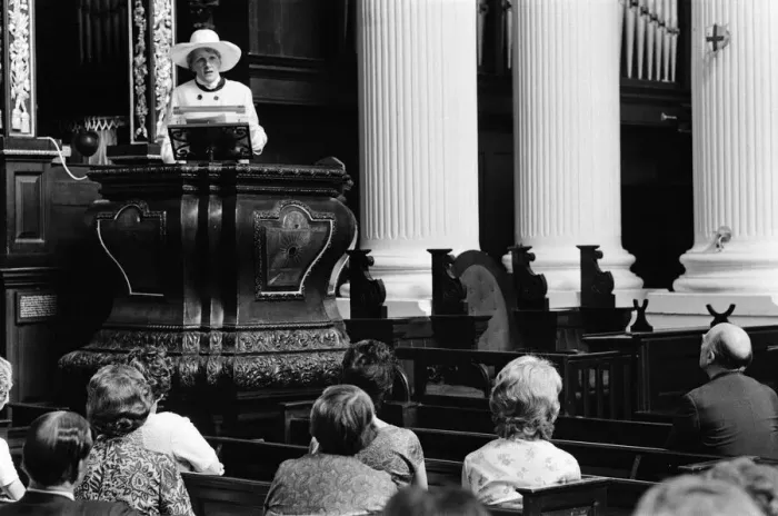 Framed Print : Television chef, Fanny Cradock, speaking from the pulpit, St Mary Woolnoth Church Framed Print : Television chef, Fanny Cradock, speaking from the pulpit, St Mary Woolnoth Church