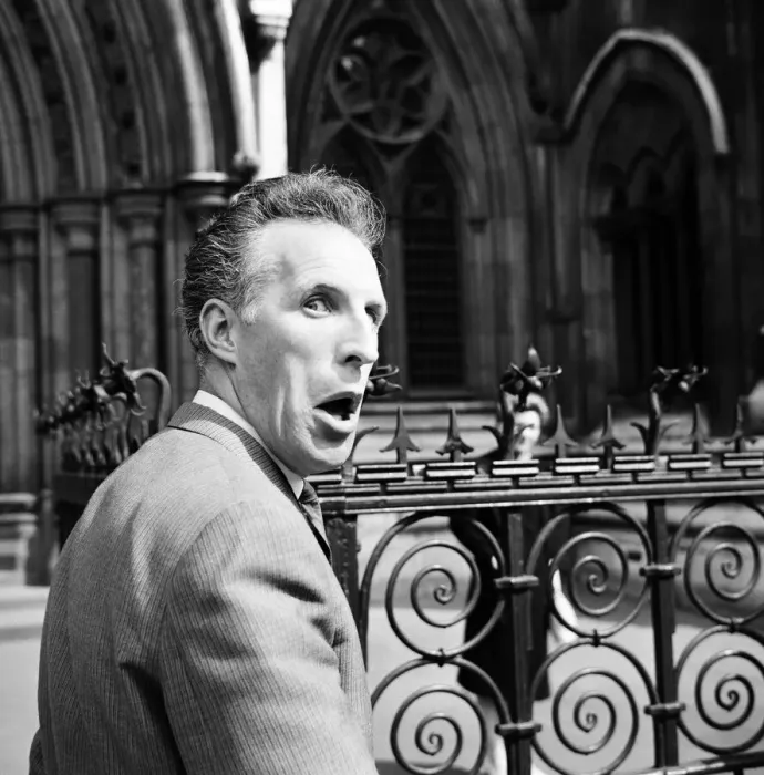 Framed Print : Television presenter Bruce Forsyth outside the High Court after coming to an agreement Framed Print : Television presenter Bruce Forsyth outside the High Court after coming to an agreement