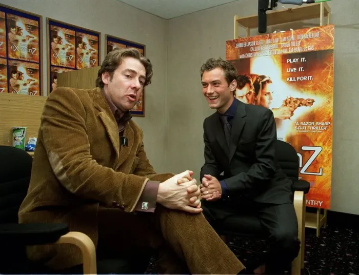 Framed Print : Television presenter Jonathan Ross interviews actor Jude Law at Warner West End Cinema Framed Print : Television presenter Jonathan Ross interviews actor Jude Law at Warner West End Cinema