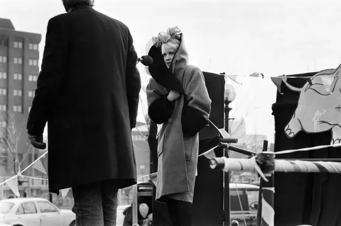 Framed Print : Television presenter Paula Yates at Albert Dock, Liverpool. 8th February 1986 Framed Print : Television presenter Paula Yates at Albert Dock, Liverpool. 8th February 1986