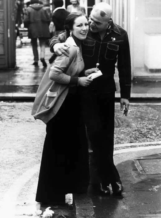 Framed Print : Telly Savalas Greek actor meets fan in London street Circa 1978