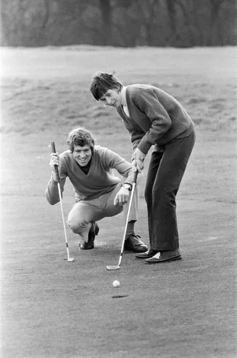 Framed Print : Tennis star, Winnie Wooldridge, 26, getting golf lessons from 29 year old Ken MacPherson
