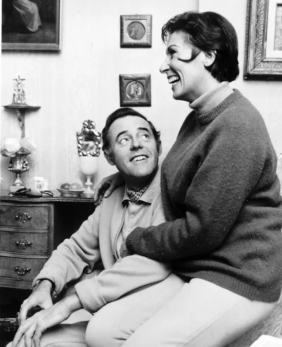 Framed Print : Terence Alexander actor at home with his wife Framed Print : Terence Alexander actor at home with his wife