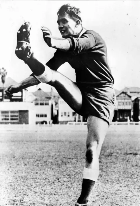 Framed Print : Terry Davies, Llanelli and Wales Rugby Player during training. Circa 1958 Framed Print : Terry Davies, Llanelli and Wales Rugby Player during training. Circa 1958