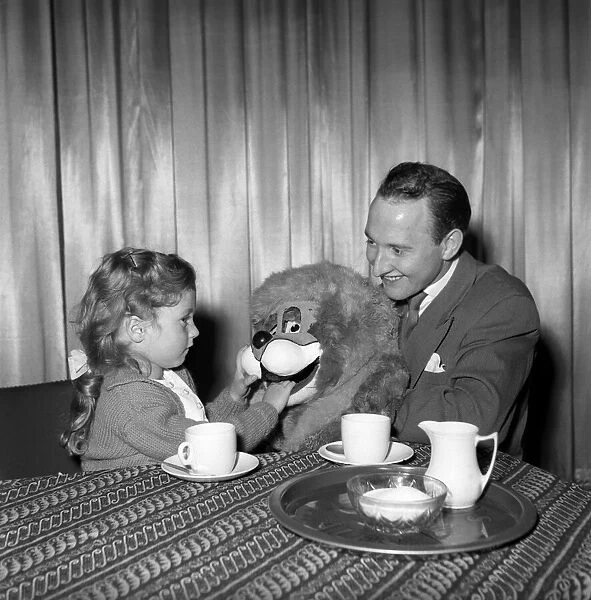 Terry Hall with Lennie the Lion. 1954 A401-004