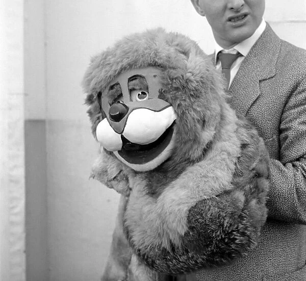Terry Hall with Lennie the Lion. 1954 A401
