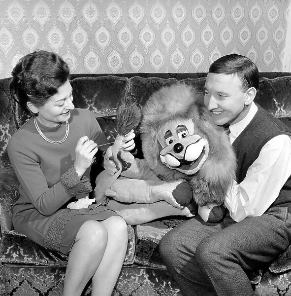 Terry Hall with Lenny the lion seen here at home. 1960 A1226-006