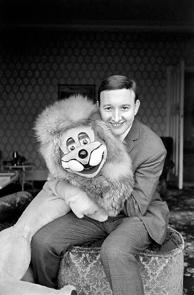 Terry Hall with Lenny the lion seen here at home. 1960 A1226-008
