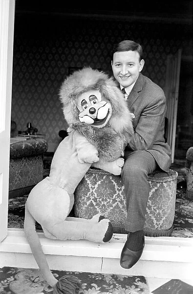 Terry Hall with Lenny the lion seen here at home. 1960 A1226-011