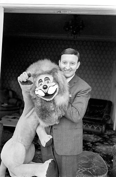 Terry Hall with Lenny the lion seen here at home. 1960 A1226-012