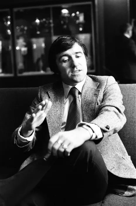 Framed Print : Terry Venables - Crystal Palace football manager pictured for The Daily Mirror