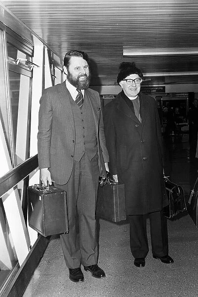 Terry Waite and the Archbishop of Canterbury Dec 1982 A©Mirrorpix