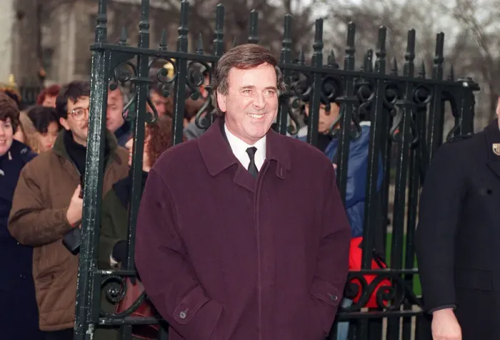 Framed Print : Terry Wogan TV Presenter 1994 at Les Dawsons Memorial Service A©mirrorpix Framed Print : Terry Wogan TV Presenter 1994 at Les Dawsons Memorial Service A©mirrorpix