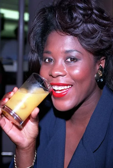 Framed Print : TESSA SANDERSON, ATHLETE - ABOUT TO DRINK A GLASS OF ORANGE JUICE - 15 / 07 / 1992 Framed Print : TESSA SANDERSON, ATHLETE - ABOUT TO DRINK A GLASS OF ORANGE JUICE - 15 / 07 / 1992