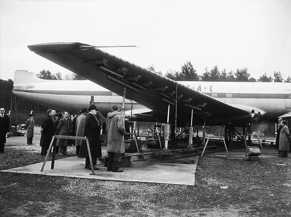 Testing the D. H Comet airframe for effects of pressurising and de pressurising the cabin