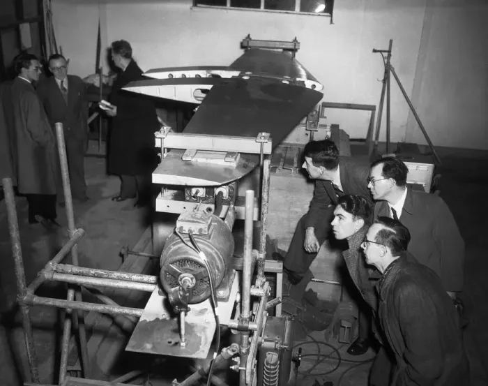 Framed Print : Testing the D. H Comet airframe for effects of pressurising and de pressurising the cabin